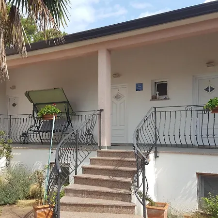Guest For 2 In Pensión