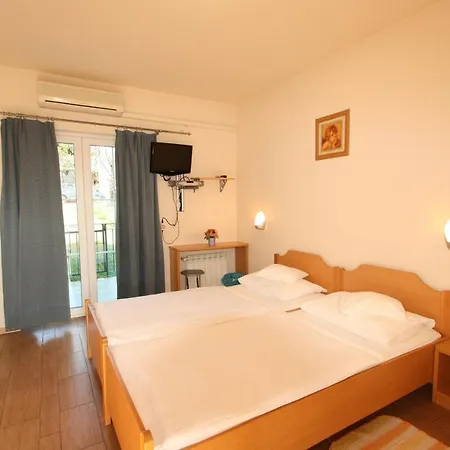 Guest For 2 In Pensión Poreč
